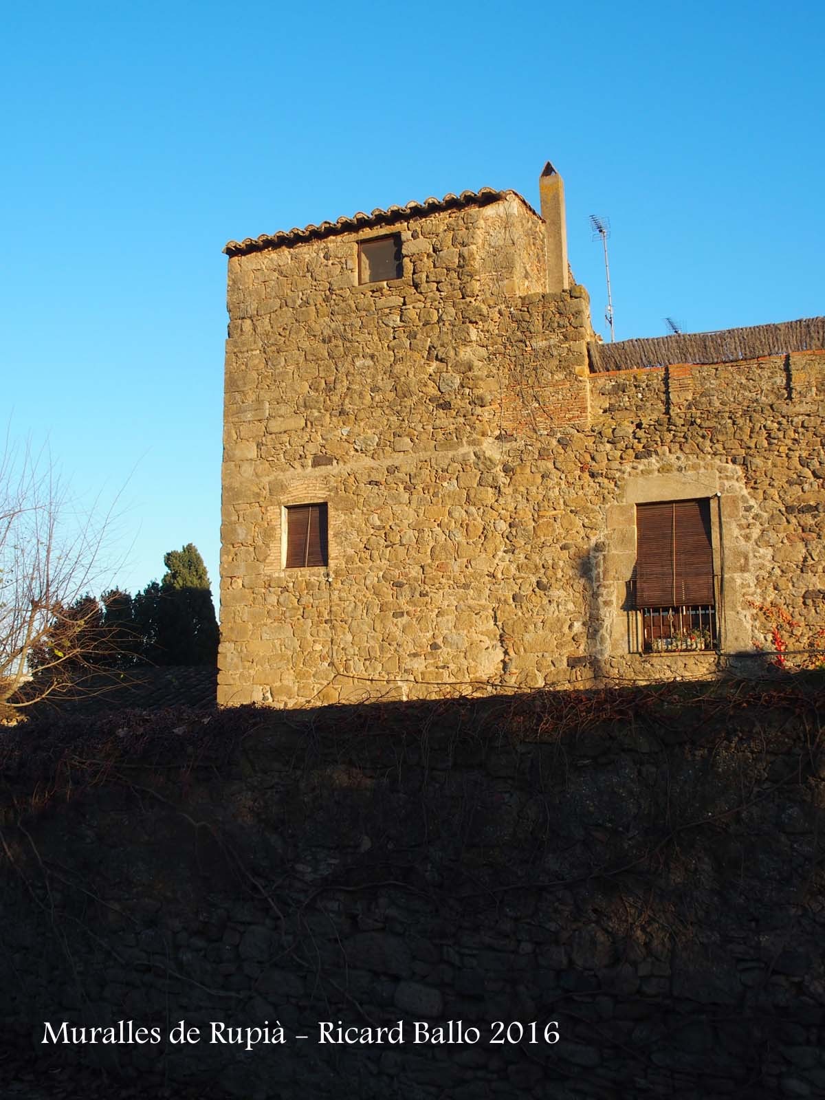 Muralles de Rupià