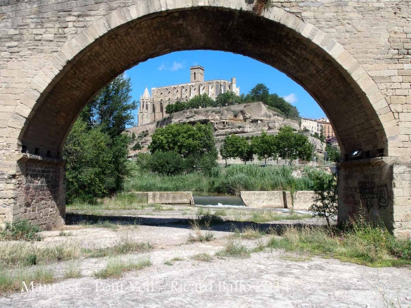 Manresa - Pont Vell - Al fons l'església de Santa Maria de l'Alba, coneguda com La Seu de Manresa.