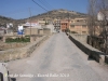 Pont de Sanaüja - Al fons de la fotografia, apareix el castell de Sanaüja.