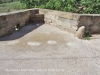 Pont Nou – Manresa - Vegi's un exemple del que al text de Pat.mapa,  citem: "Els talla-aigües, en forma d’angle, pugen fins a la barana del pont originant uns refugis triangulars a la via.“ Si no ho recordem malament, hi ha set refugis, tots al mateix costat del pont.