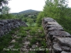 Pont Romà – Oix - Al fons de la imatge apareix el castell d'Oix