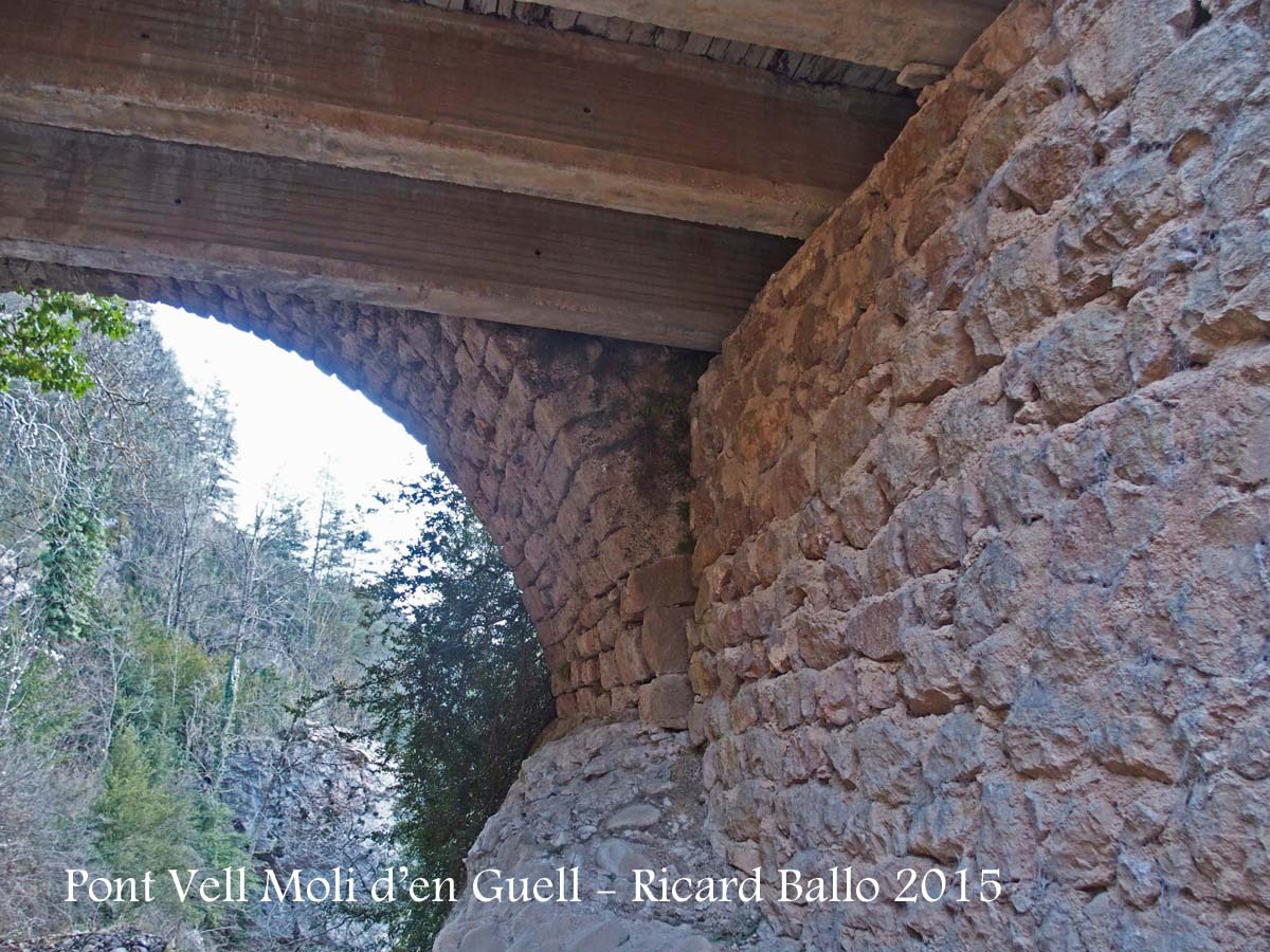 Pont Vell del Molí d’en Güell – Gósol - Una mínima vista d'un arc del pont