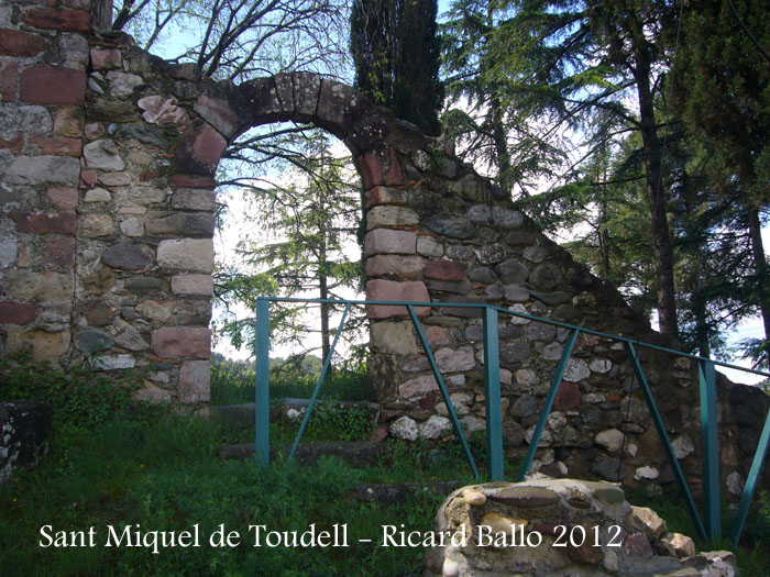 sant-miquel-de-toudell-120430_505