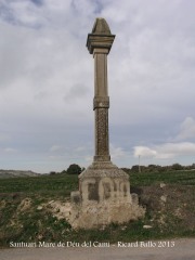 Santuari de la Mare de Déu del Camí - Monument commemoratiu.