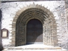 Tirvia. Porta d\'entrada a l\'església.