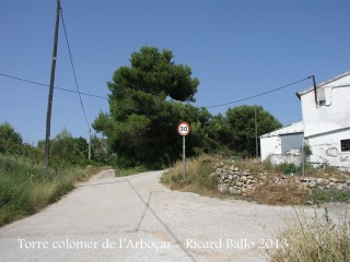 Torre colomer de l’Arboçar – Avinyonet del Penedès - Itinerari - Sortida de la carretera BV-2415 - Hem de continuar pel camí que es veu més a l'esquerra.