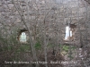 Torre de defensa de les Oluges - Interior, que ja comença a ser presa de la vegetació. D\'aquí a uns anys, hi hauran  arbres al seu interior.