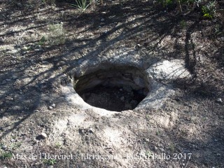 Camí per anar a la Torre del Mas de l’Hereuet – Tarragona - Suposem que és una antiga sitja