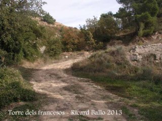 Ruta a la torre dels francesos - camí de continuació des de la casa abandonada.