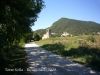 La Torre Vella - Entorn - En primer terme l'església de Sant Joan del Galí o de Sentfores.