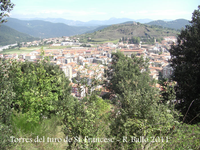 olot-sant-francesc-vist-des-de-la-torre-de-defensa-del-volca-montolivet-110908_701